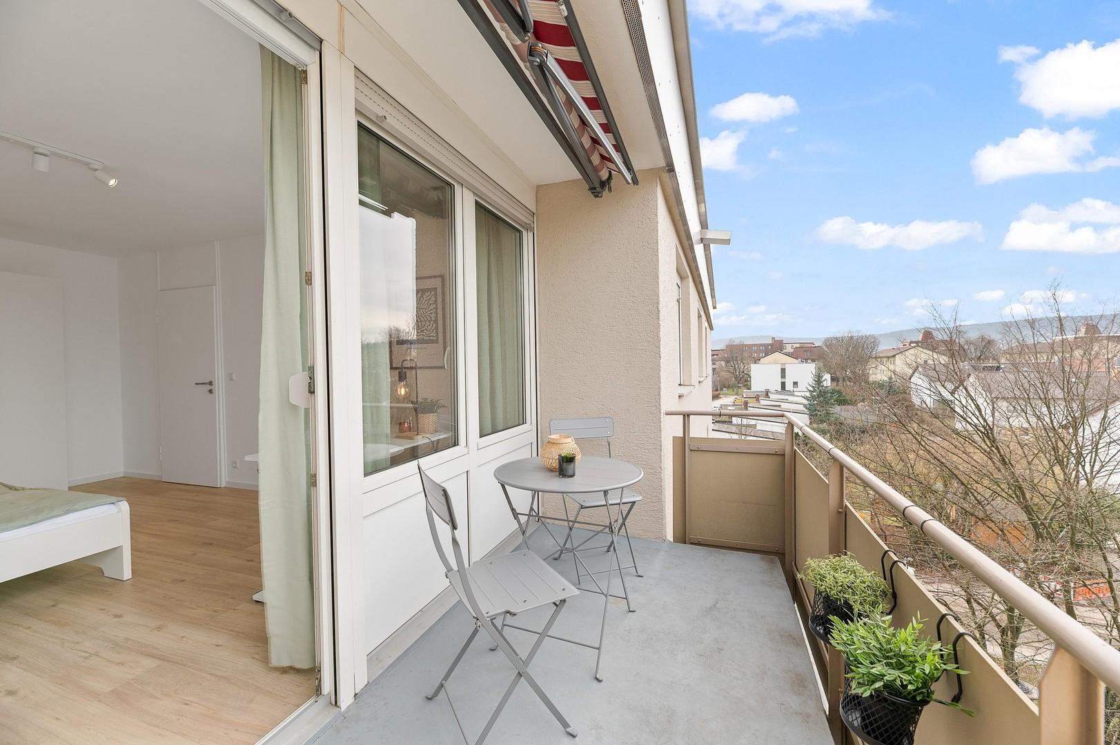 Eigener (Balkon)