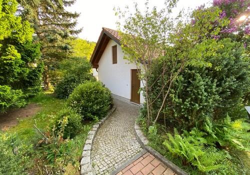 Weg zu Garage