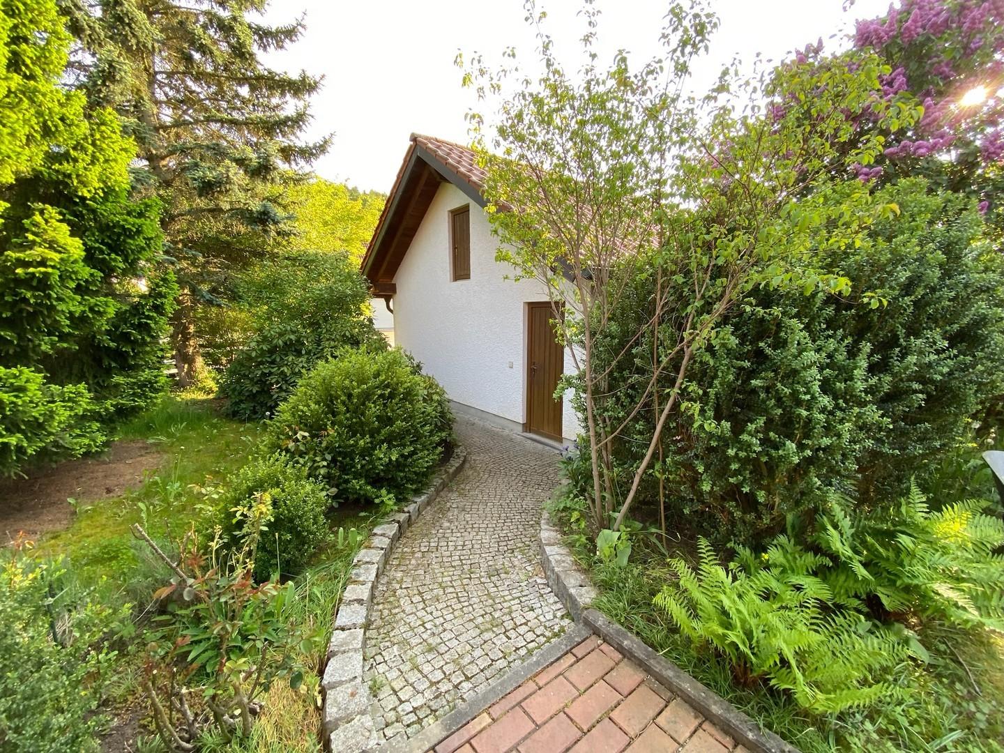 Weg zu Garage