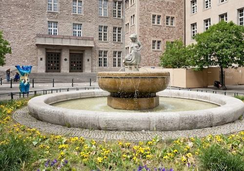 Rathaus-Brunnen Neukölln