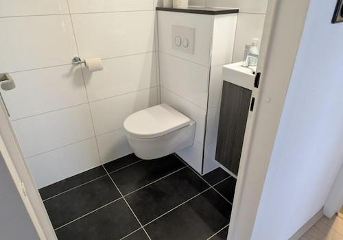 separates WC