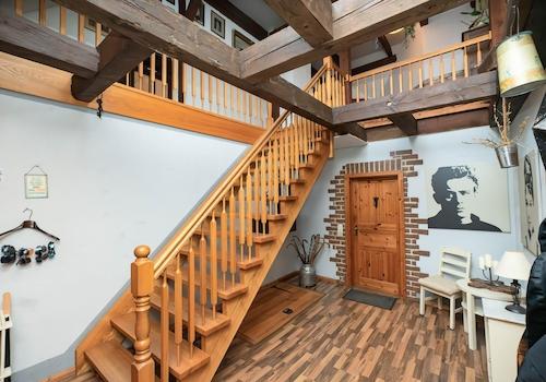 Echtholztreppe im Flur