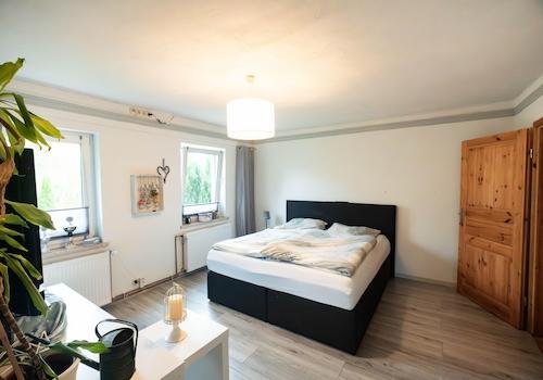 Schlafzimmer 1