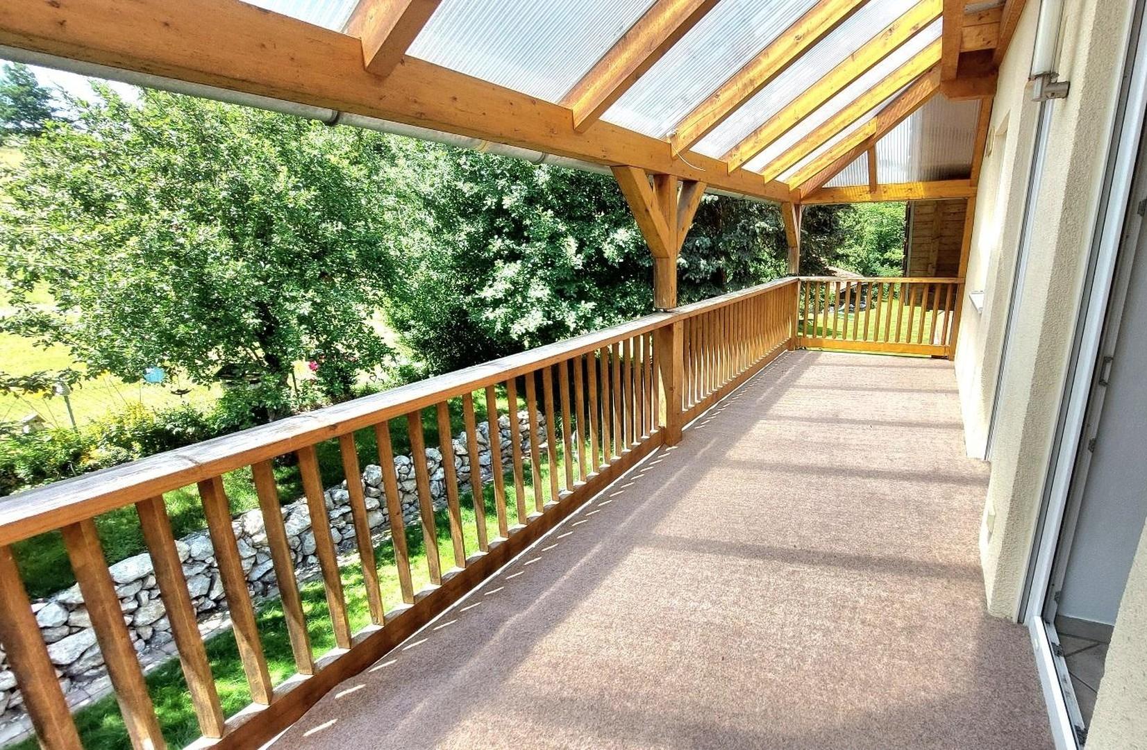 überdachter Westbalkon
