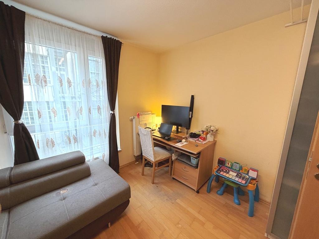 Kind/Arbeitszimmer