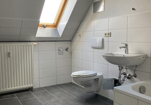 Bad mit Badewanne