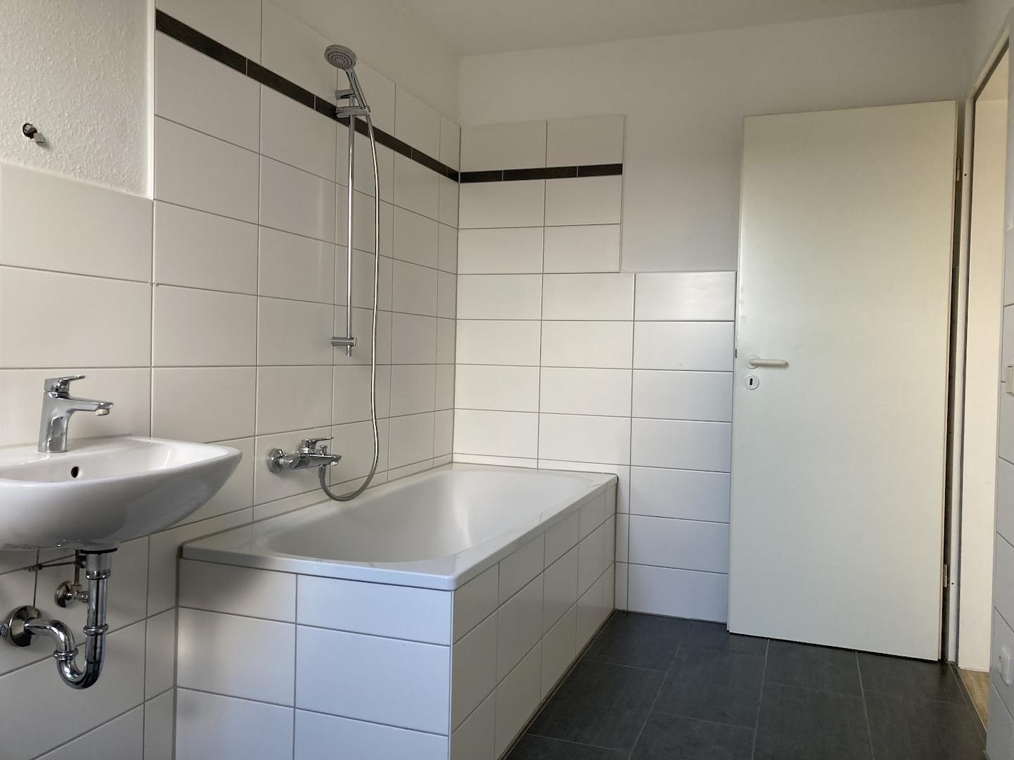 Bad mit Badewanne