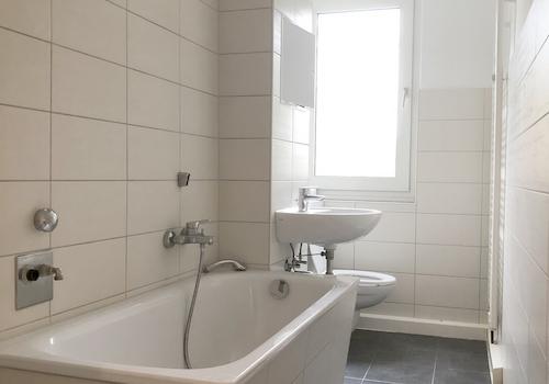 Bad mit Wanne