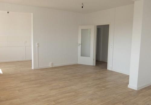 Küche und Wohnzimmer