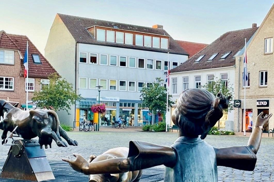 Schiffbrückenplatz mit Blick auf das Haus
