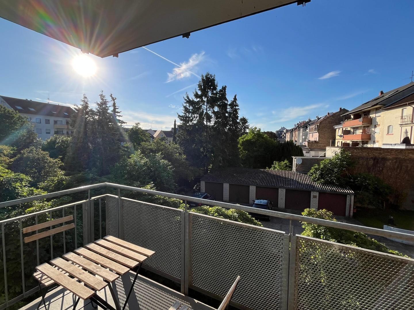 Balkon mit Grünblick