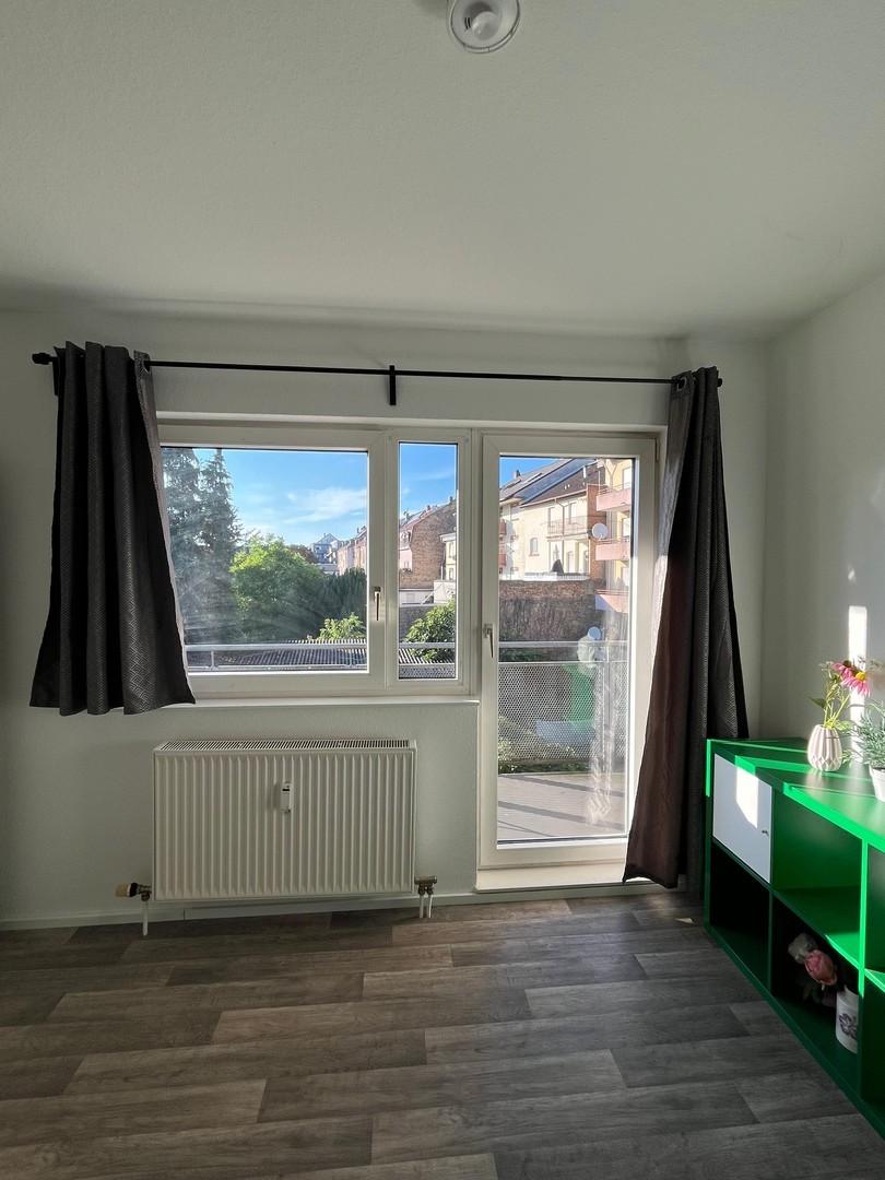 Wohnzimmer Richtung Balkon
