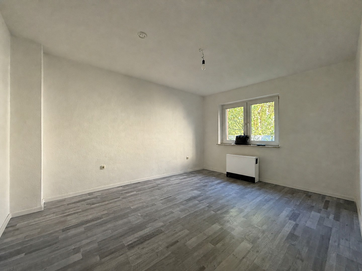 Zimmer 1 Blick zum Fenster