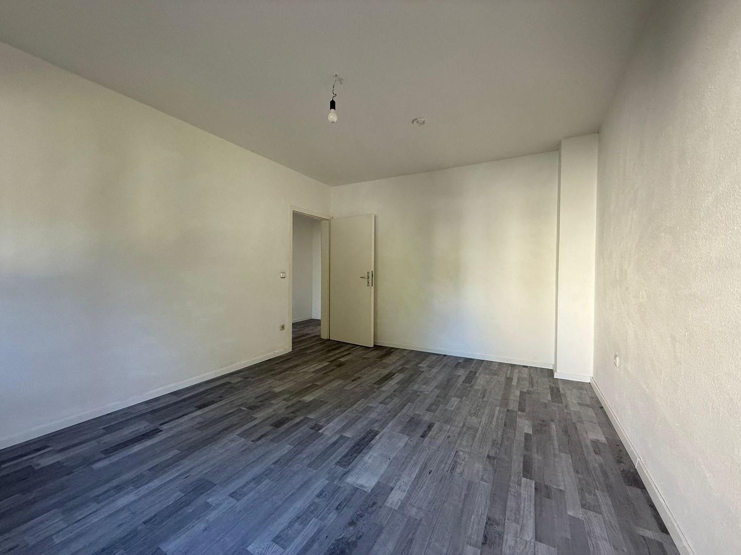 Zimmer 1 Blick zur Tür