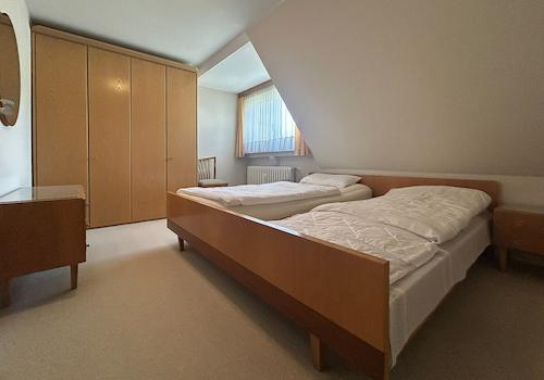Großzügiges Schlafzimmer