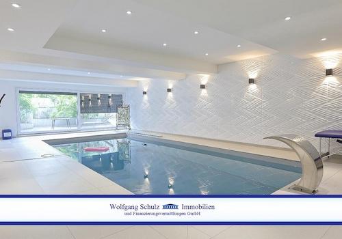 Schwimmbad mit Terrassenzugang