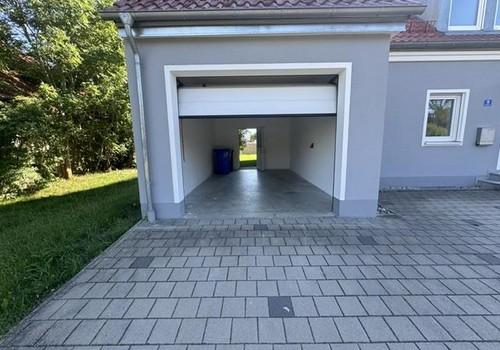Garage mit Durchgang zum Garte
