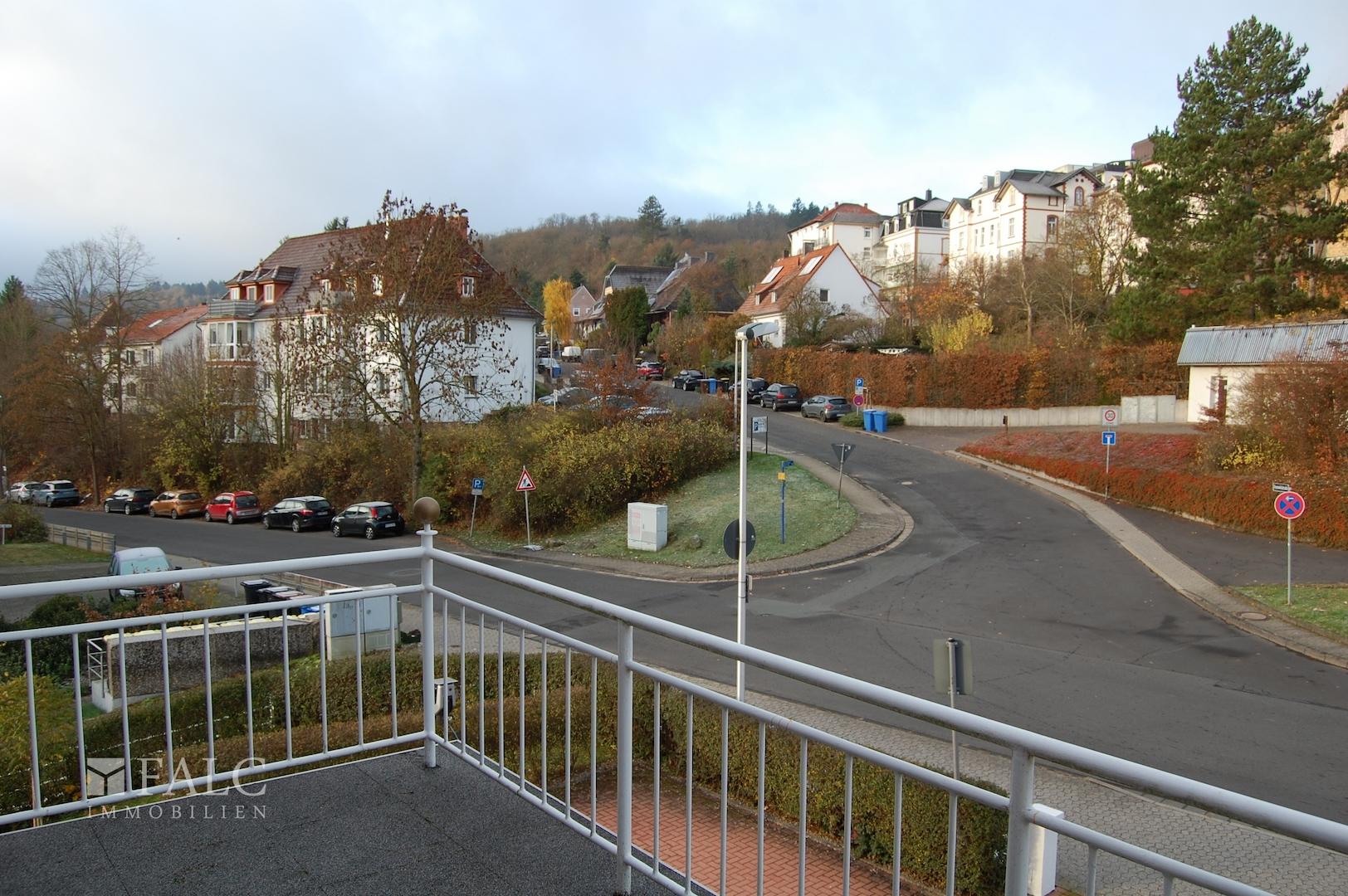 Balkonaussicht Straßenseite_1.OG