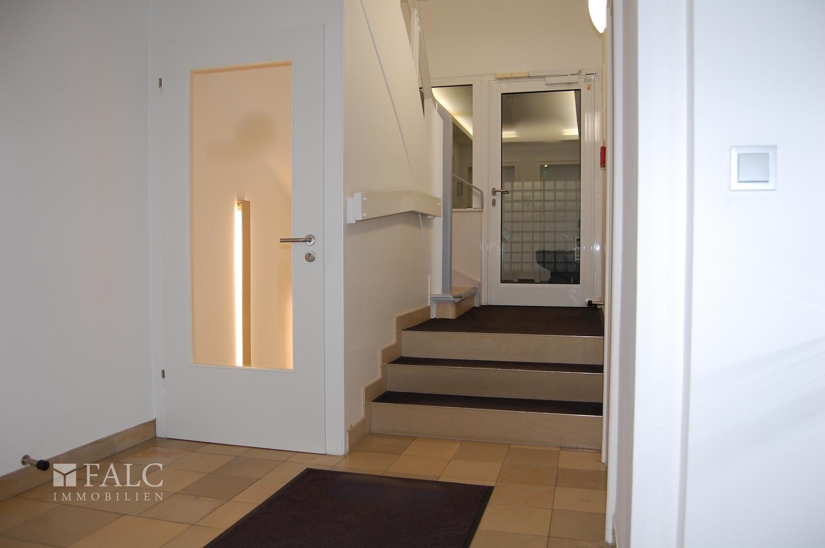 Treppenhaus Richtung EG und UG