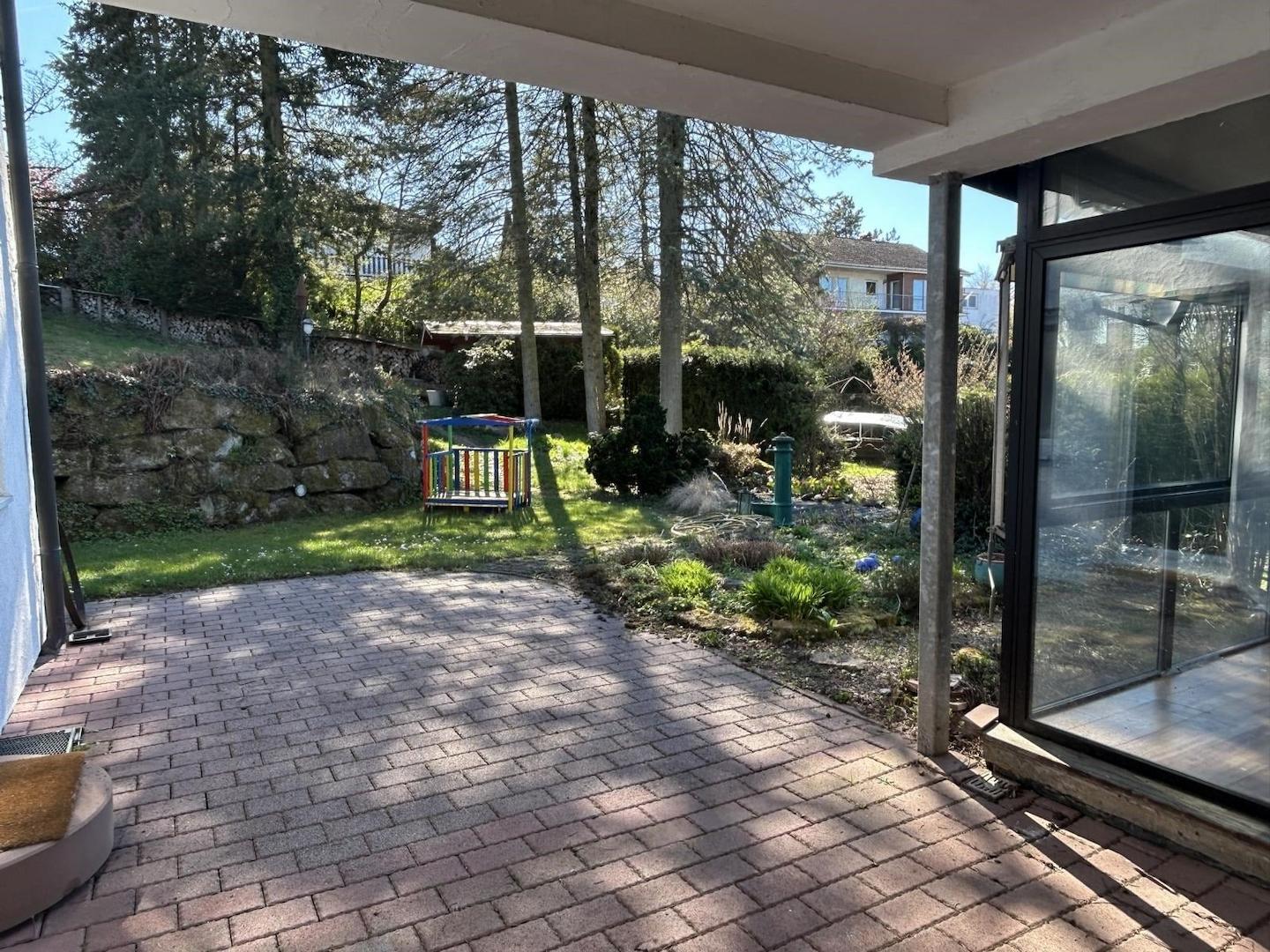 Terrasse zur Wohnung im EG