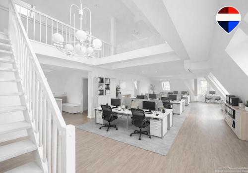Büro durch KI möbliert 