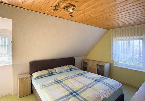 Schlafzimmer 1