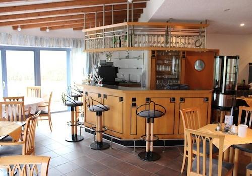 Frühstücksraum mit Bar