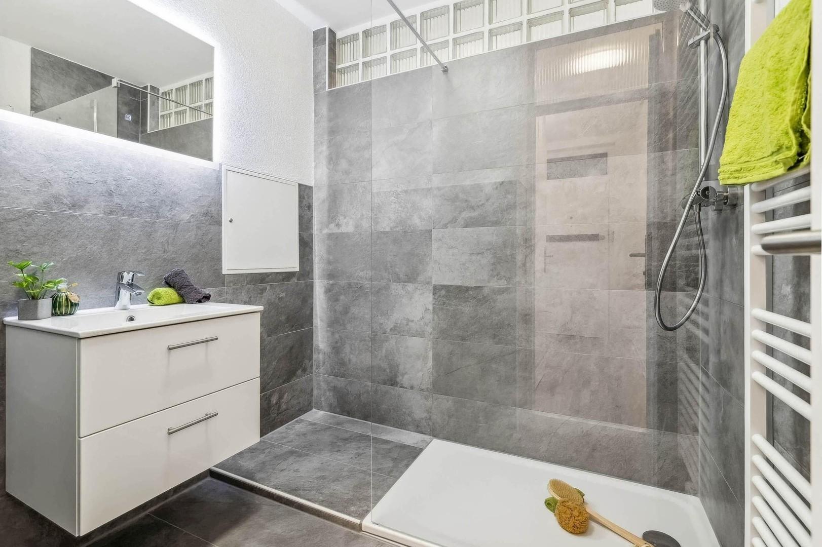 Bad mit Dusche