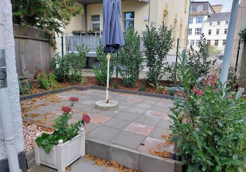 Terrasse m. Grillplatz im Hof