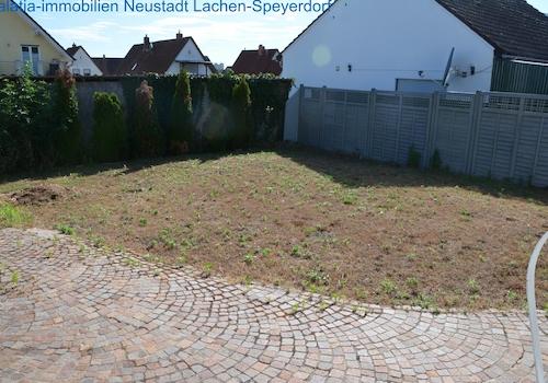 Garten vor dem Haus 