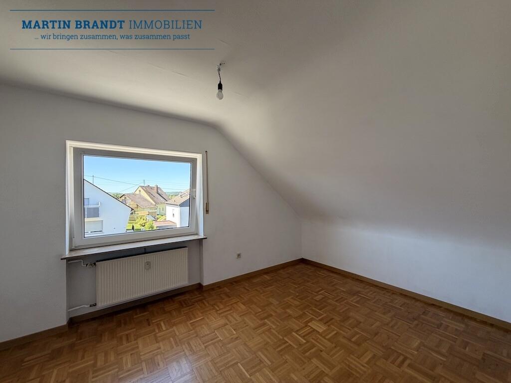 Schlafzimmer 1 mit Parkettboden