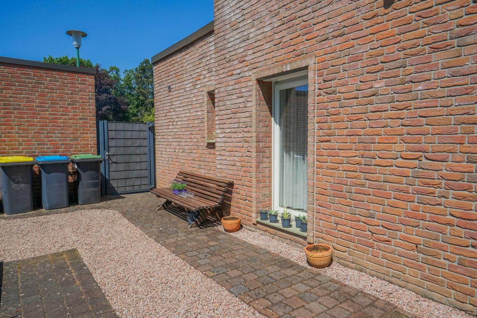 Ausgang von der Einliegerwohnung zum Garten 
