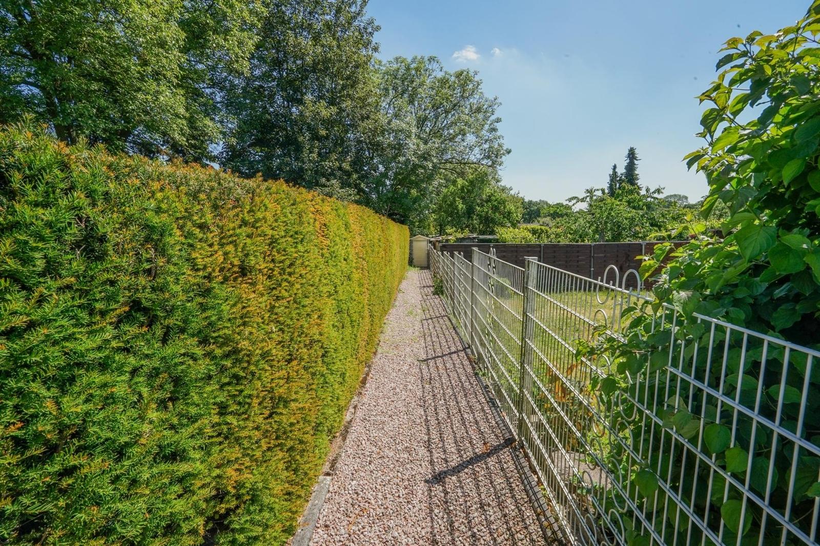 sep. Weg zum 2 Garten 