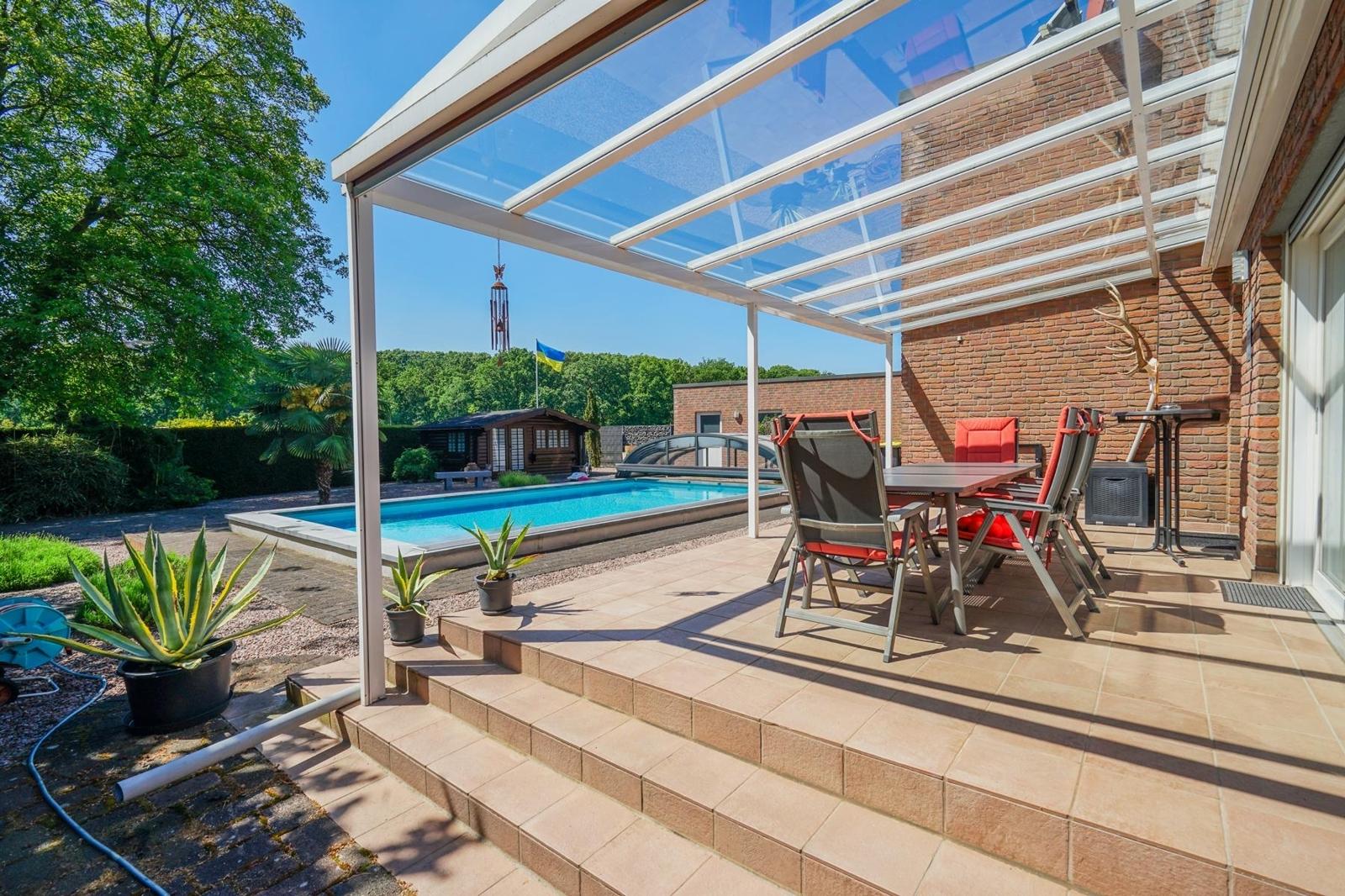 von allen Seiten zur Terrasse 