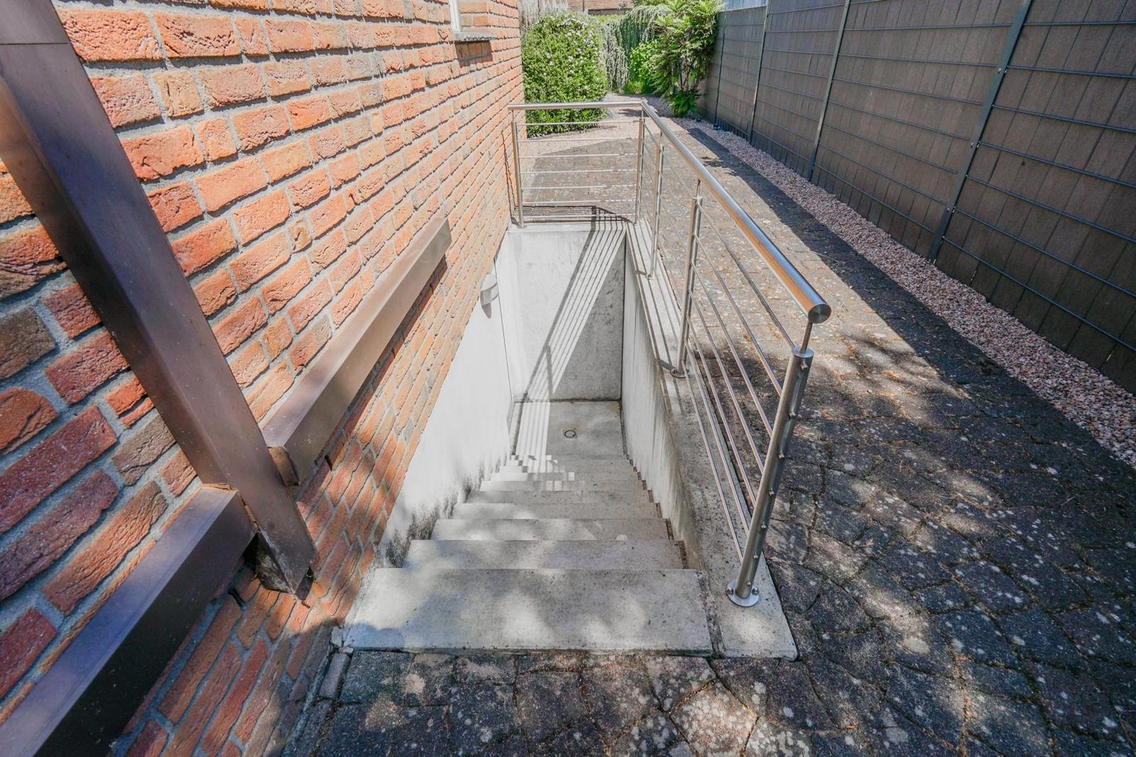 Kellertreppe außen