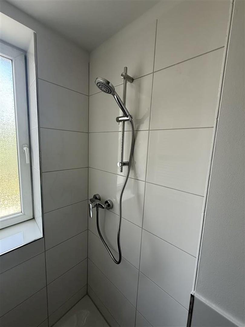 Neue Duschstange und Brause