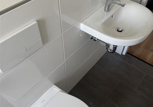 WC und Waschbecken