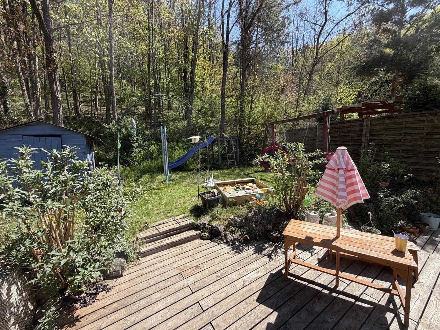 Terrasse und Waldrand