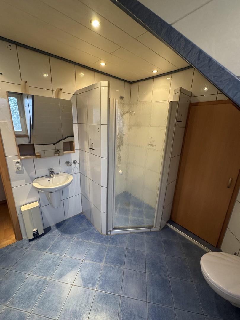 Badezimmer mit Dusche