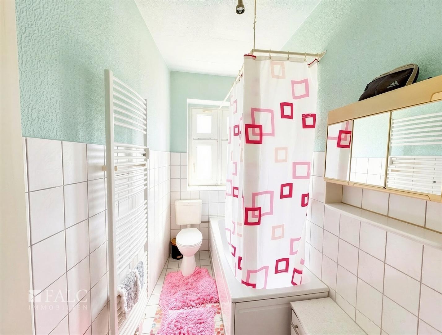 Badezimmer EG links 