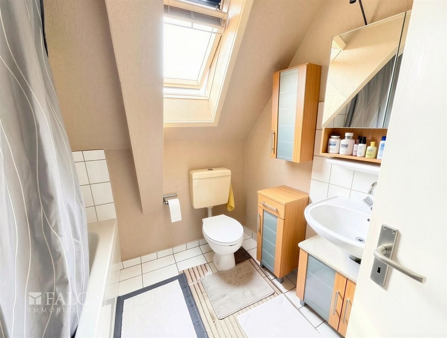 Badezimmer DG links 