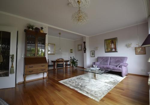 Wohnzimmer mit Essbereich