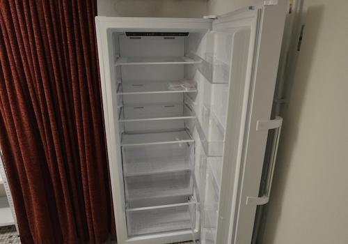 neuer Gefrierschrank im Keller