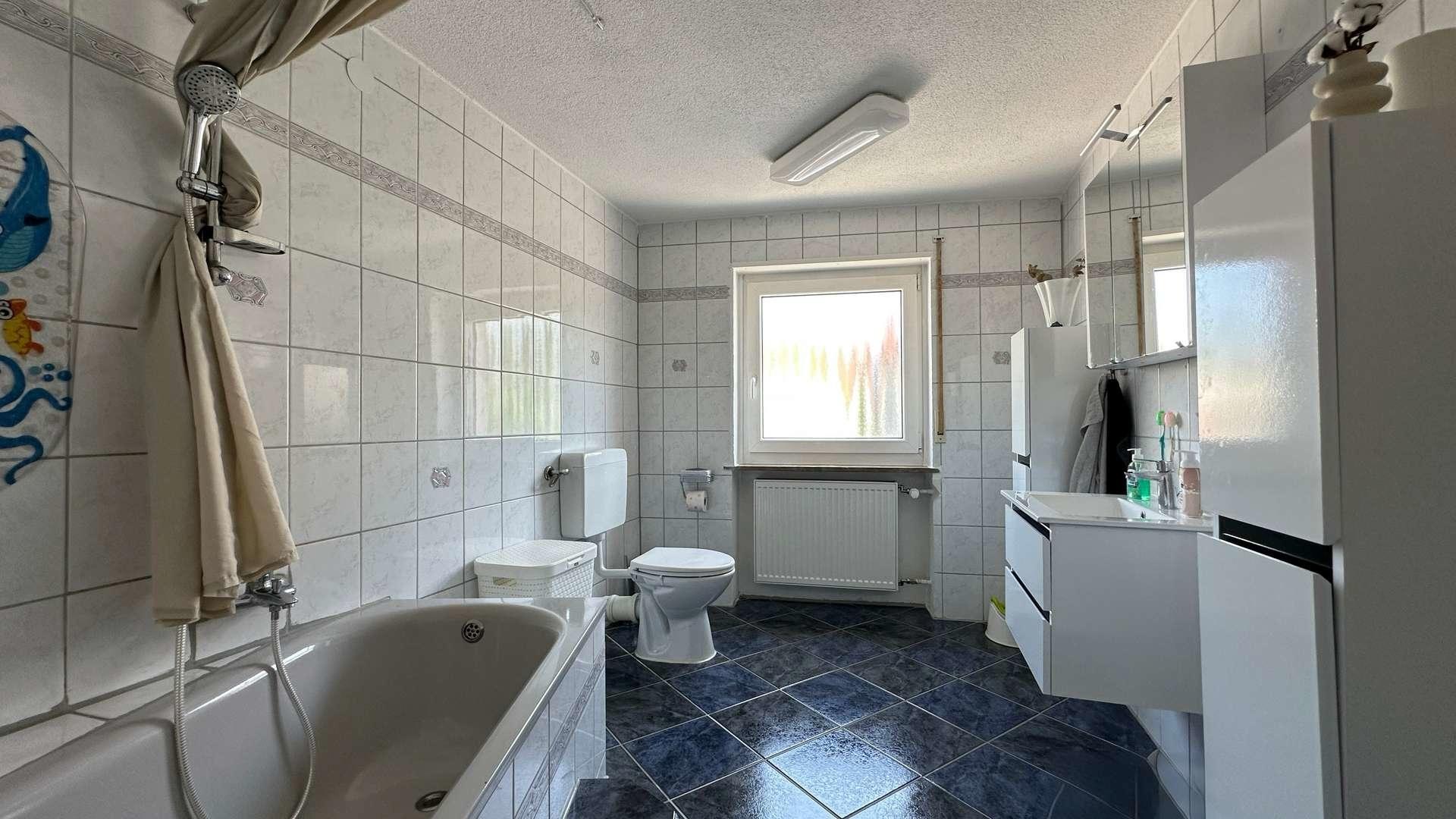 Badezimmer (EG)