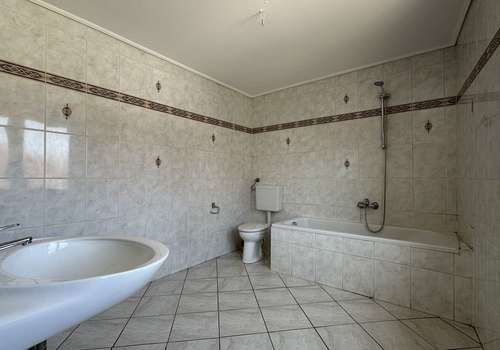Badezimmer (OG)