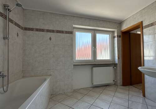 Badezimmer (OG)