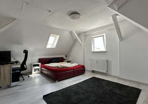 Schlafzimmer (DG)