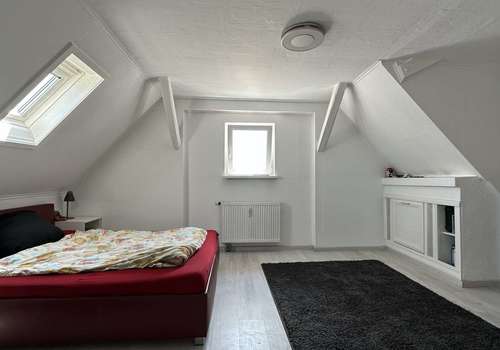 Schlafzimmer (DG)