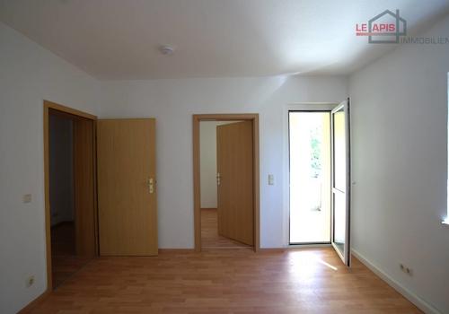 Zimmer 3 Bild 3 mit Zugang zum halben Zimmer u. Balkon