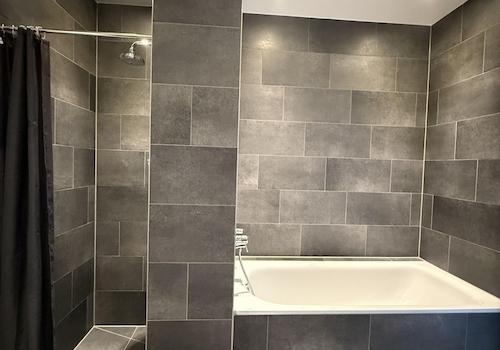 Badezimmer Dusche+Badewanne